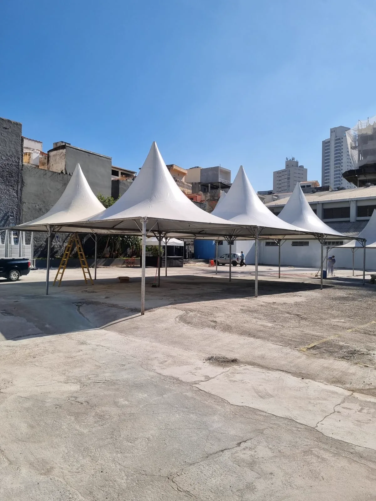Tendas 5x5 conjugadas montadas pela Sampa Tendas